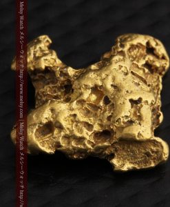 2.29gの飛行機か魚・鳥のような形の自然金-g0257-7