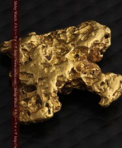 2.29gの飛行機か魚・鳥のような形の自然金-g0257-8