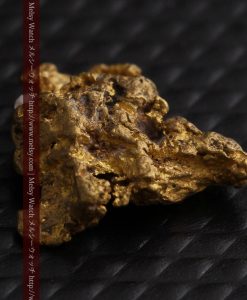 1.38gの鉱物らしさを楽しむ小さな自然金-g0259-6