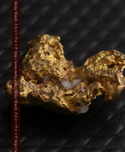 1.38gの鉱物らしさを楽しむ小さな自然金-g0259-7