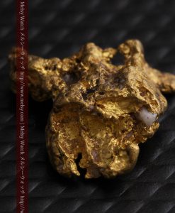 1.38gの鉱物らしさを楽しむ小さな自然金-g0259-8