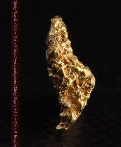 2.3gの低い山のような形状をしている自然金-g0261-4