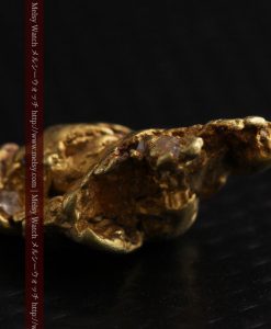 2.35gの芸術作品のような個性的な形をしている自然金-g0265-10