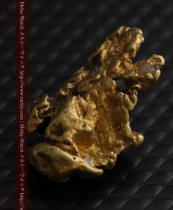 2.35gの芸術作品のような個性的な形をしている自然金-g0265-7