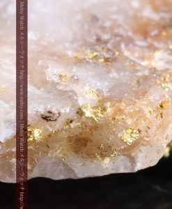 8.06gの透明感ある大きな石英付きの自然金-g0267-3