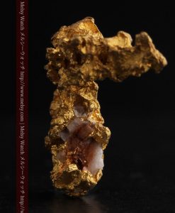 3.95gの恐竜・犬のような形の自然金-g0269-3