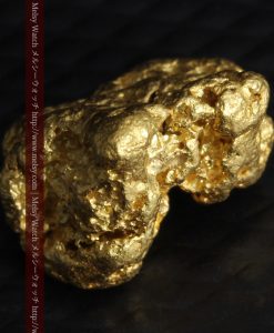 3.6gの立体的で自立する厚みのある自然金-g0284-5