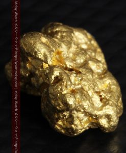 3.6gの立体的で自立する厚みのある自然金-g0284-6
