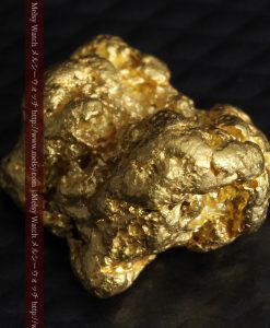 3.6gの立体的で自立する厚みのある自然金-g0284-9