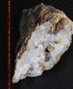 8.11gの三角錐状に先端の尖った金鉱石-g0293-10