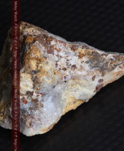 8.11gの三角錐状に先端の尖った金鉱石-g0293-11