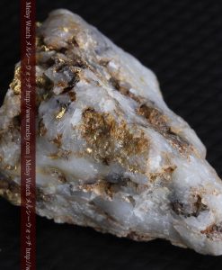 8.11gの三角錐状に先端の尖った金鉱石-g0293-8