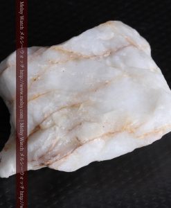 16.91gの大きな石英の中央に鎮座する自然金-g0298-15