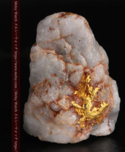 5.34gの石英の中に見える大きな粒と小さな粒の自然金-G0306-3