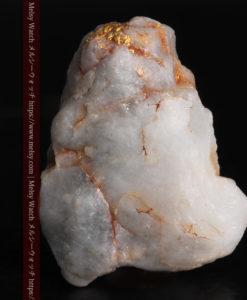 5.34gの石英の中に見える大きな粒と小さな粒の自然金-G0306-4