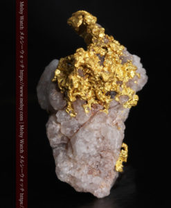 10.77gの小さな粒状の石英と凹凸に富んだ美しい姿の自然金-G0307-4