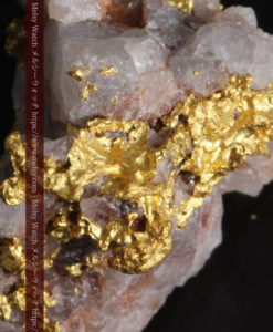 10.77gの小さな粒状の石英と凹凸に富んだ美しい姿の自然金-G0307-6