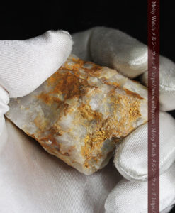72gの巨大な石英に存在する自然なままの姿の自然金-G0308-17