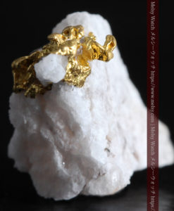 1.08gの粒子のような繊細な石英と自然金-G0322-3