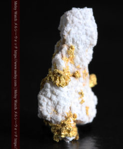 1.58gの綺麗な白色の粒子に覆われた自然金-G0323-4