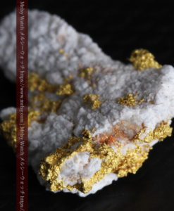 1.58gの綺麗な白色の粒子に覆われた自然金-G0323-5