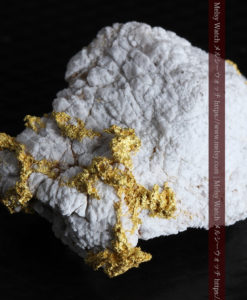 4.28gの細やかな淡雪のような石英と自然金-G0326-7