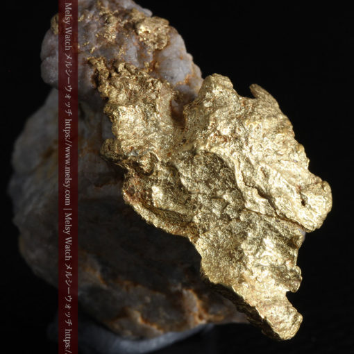 12.03gの非常に珍しいリーフ状のゴールドを冠した石英と自然金-G0327-1