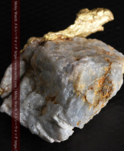 12.03gの非常に珍しいリーフ状のゴールドを冠した石英と自然金-G0327-15