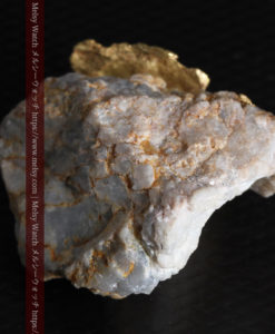 12.03gの非常に珍しいリーフ状のゴールドを冠した石英と自然金-G0327-19