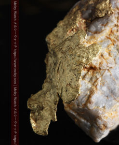 12.03gの非常に珍しいリーフ状のゴールドを冠した石英と自然金-G0327-3