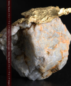 12.03gの非常に珍しいリーフ状のゴールドを冠した石英と自然金-G0327-8