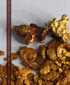 2.57gの小さな砂金・薄片金とやや粒の大きな自然金2点-G0335-8