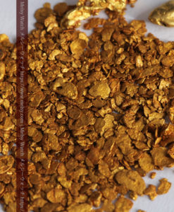 2.59gの小さな砂金・薄片金とやや粒の大きな自然金2点-G0336-8