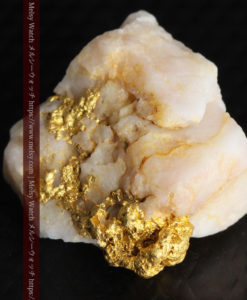 2.54gのオレンジ色の石英の中に見える自然金-G0351-5