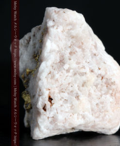 6.55gの厚みのある石英の中を走る自然金-G0355-4