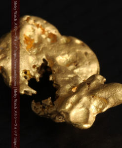 1.50gの色々な姿を想像していただける形の自然金-G0359-10