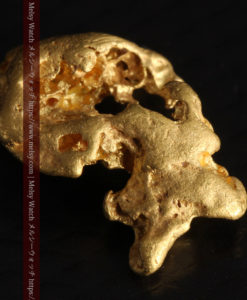 1.50gの色々な姿を想像していただける形の自然金-G0359-8