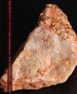 40gの大きな石英の中に20点以上広がる自然金-G0360-9