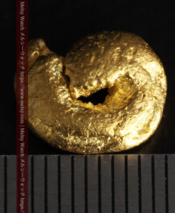 2.95gの太古の勾玉のような形をした自然金-G0369-13