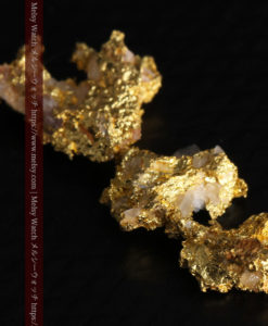 1.89gの３つが連なった形をしている非常に珍しい自然金-G0370-9