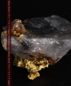 3.31gの石英の谷間から飛び出している自然金-G0372-11