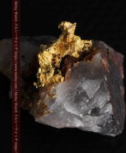 3.31gの石英の谷間から飛び出している自然金-G0372-6