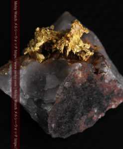 3.31gの石英の谷間から飛び出している自然金-G0372-7