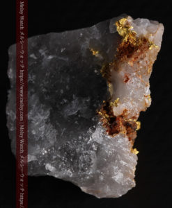 3.31gの石英の谷間から飛び出している自然金-G0372-9