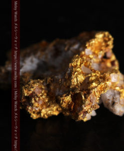 1.38gの小さいながらも立体感ある自然金-G0383-11