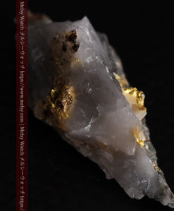 2.38gの鏃のように尖った形の石英と自然金-G0385-11