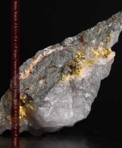 2.38gの鏃のように尖った形の石英と自然金-G0385-2