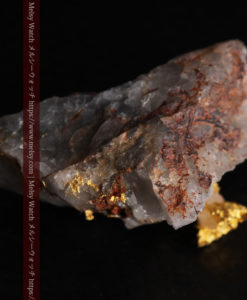 4.39gの石英から飛び出す立体的な自然金-g0386-10