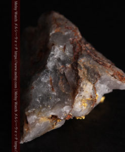 4.39gの石英から飛び出す立体的な自然金-g0386-11