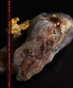 4.39gの石英から飛び出す立体的な自然金-g0386-8